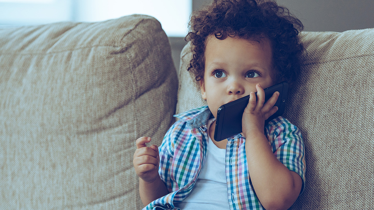 Prévenir sur l’usage des écrans chez l’enfant : le rôle des auxiliaires de puériculture