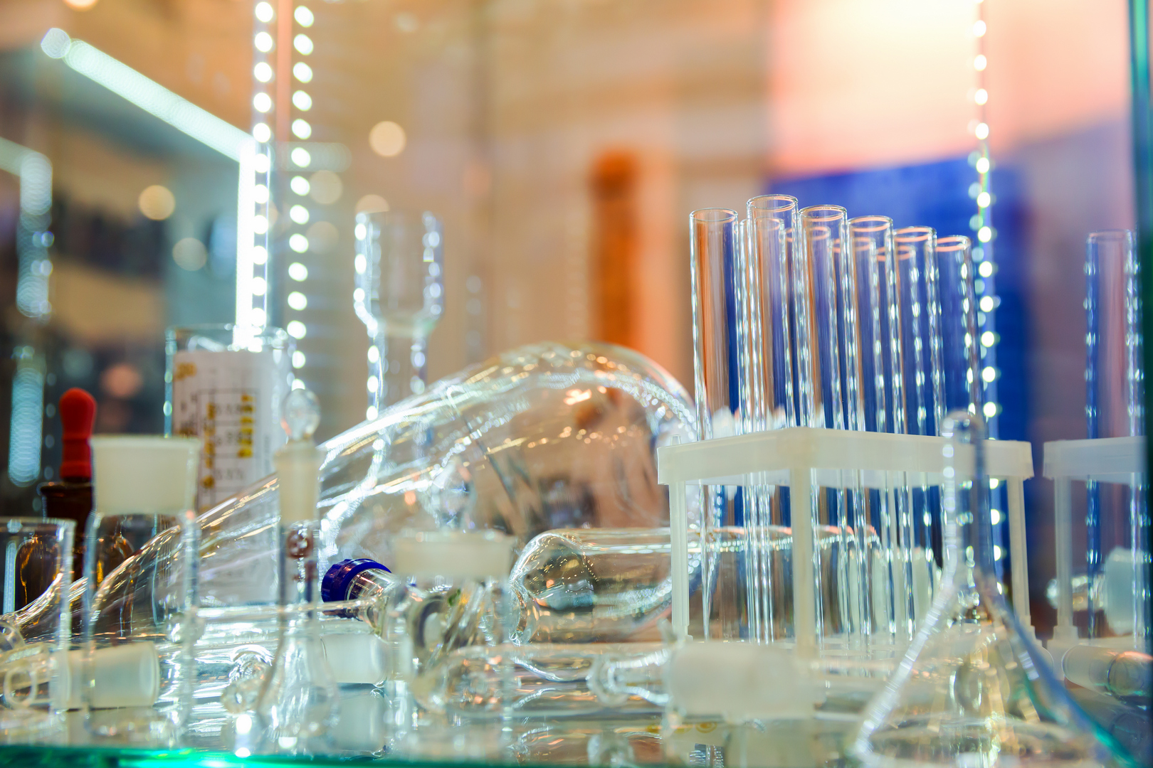 CAP-–-Souffleur-de-verre-options-Enseigne-lumineuse-et-Verrerie-scientifique