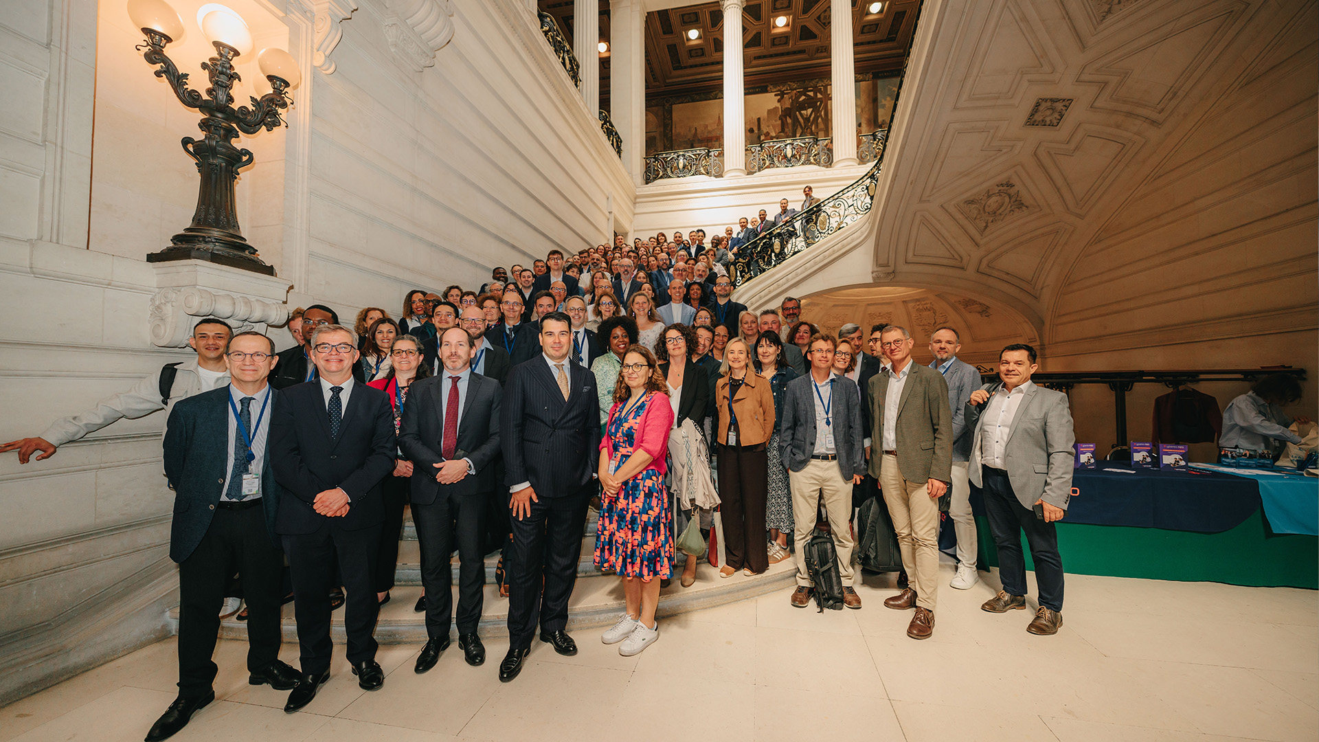 Séminaire des GIP de l’Éducation nationale - juin 2026 - Paris - Photo de groupe en Sorbonne.